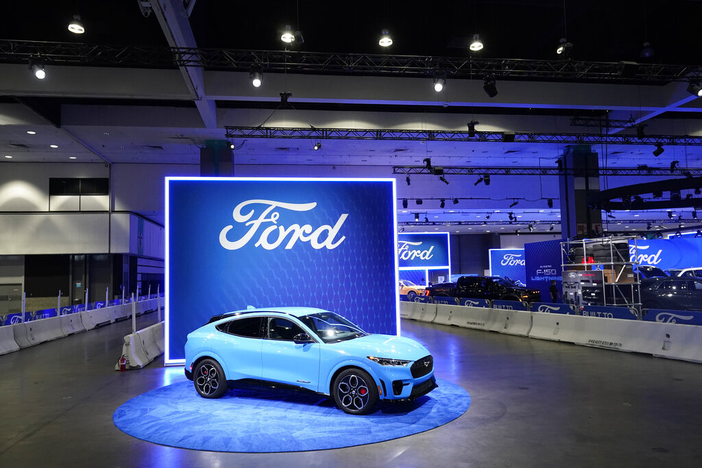 وظيفة في مصانعها