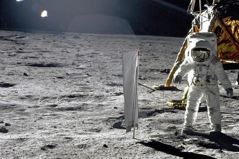 استكشاف القمر