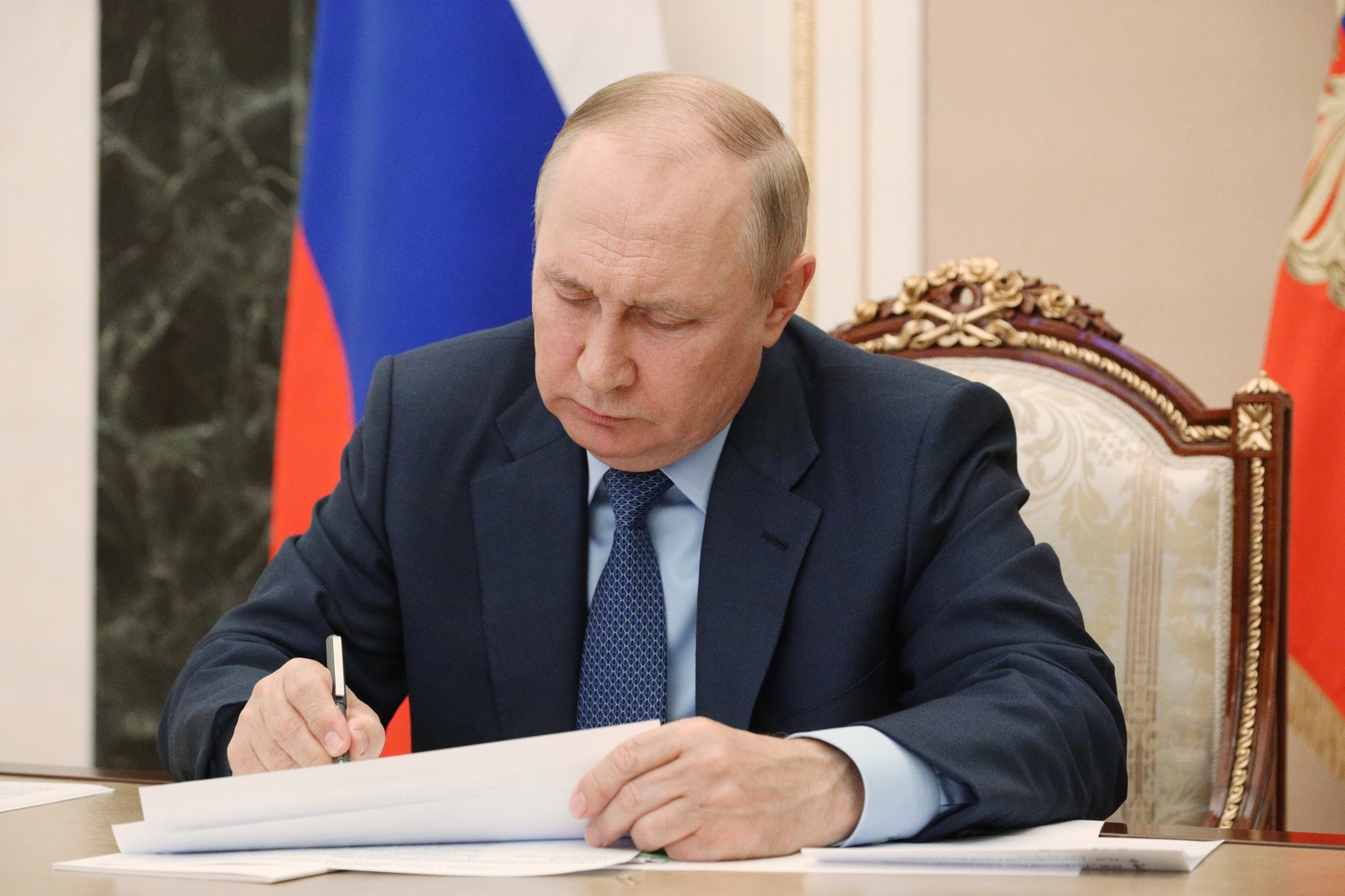 حول خروج روسيا