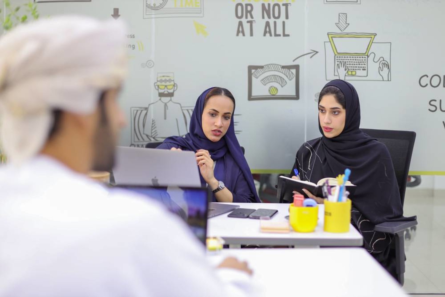 سلطان-عمان-يصدر