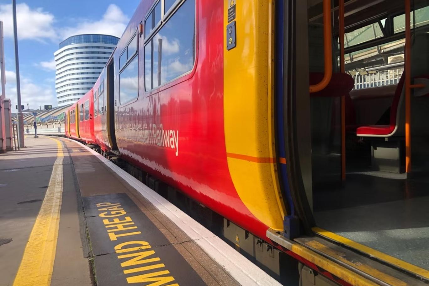 إغلاق مكاتب تذاكر السكك الحديدية