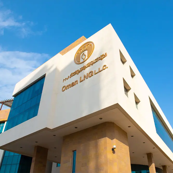 عُمان توقع اتفاقيتي تسليم للغاز الطبيعي المسال مع شل وأوكيو