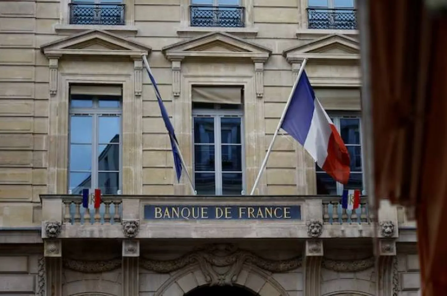 محافظ-البنك